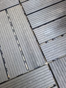 ECD Germany WPC Terrassenfliesen, 30x30 cm, 55er Spar Set für 5m², Anthrazit in Holzoptik, für Garten Balkon Bodenbelag mit Drainage und Klicksystem Kunden-Foto 3