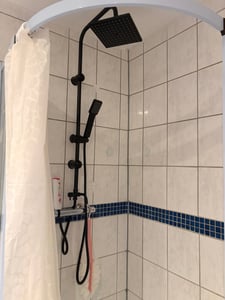 Grafner® Duschgarnitur mit Regenschauerduschkopf und Handbrause Duschsäule Schwarz Kunden-Foto 2