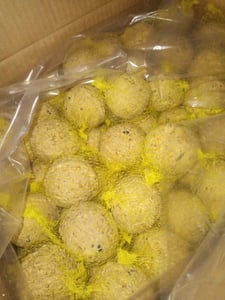Vogelfood 100x90g Meisenknödel (9kg) ohne Netz Wildvogelfutter Ganzjahresvogelfutter Vogelfut Kunden-Foto 3