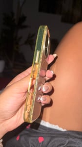 Etui Guess Iml Metal Glitter 4G Circle Triangle Magsafe Do Iphone 16 Pro Brązowy Foto del cliente 2