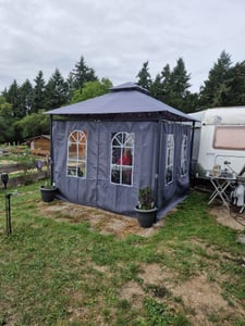 Outsunny Pavillon 3 x 3 m Gartenzelt mit Seitenwand Partyzelt mit Doppeldach Kunden-Foto 1