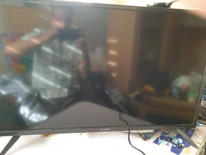 Kiano Slim TV Travel Fernseher 24" Zoll | LED HD TV - Matrix | Auto-Ladegerät | HDMI USB | Dolby Audio | Triple Tuner DVB-T2 | Schwarz Kunden-Foto 1