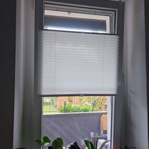 Plissee Klemmfix ohne Bohren 75x150cm Weiß Sonnenschutzrollo Verspannt Blickdicht Lichtschutz Faltrollo Jalousie Rollos für Fenster und Tür Kunden-Foto 1