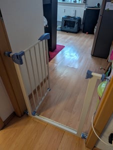 Treppengitter 85 -95 cm BabySafe Treppenschutzgitter ohne Bohren Türgitter Absperrgitter Kunden-Foto 3