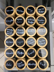 24x Gewürzgläser Edelstahl Deckel inkl. 240x Etiketten, 30x Streueinsätze, 1x Edelstahl Trichter, 1x Reinigungsbürstchen Vorratsgläser eckig Kunden-Foto 4