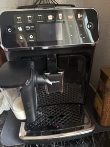 Automatický kávovar Philips Series 5400 LatteGo EP5447/90 Fotografia od zákazníka č. 4