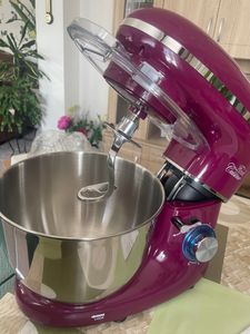 Küchenmaschine 6L Schüssel - 1.500 WATT in Beere mit Planetenrührwerk inkl. Edelstahlschüssel, Schneebesen, Knethaken Kunden-Foto 6