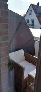 SkyLine Privacy Balkonfächer, 140 x 140 cm, anthrazit paramondo SkyLine Balkonfächer 140x140 cm anthrazit – Sichtschutz & Sonnenschutz Balkon, faltbar, wetterfest, UV-beständig, Windschutz Terrasse paramondo Kunden-Foto 2