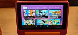 JENBIZZ Kinder Tablet 7'', Android 15, vrátane interaktívneho displeja, slúchadiel, ochranného puzdra, 24 (3+21) GB RAM, 32 GB úložiska, s vzdelávacími aplikáciami a rodičovskou kontrolou Fotografia od zákazníka č. 3