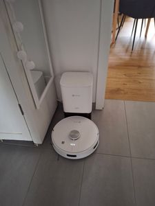 EZVIZ RE4 PLUS Aspirapolvere lavapavimenti robot con base svuota polvere, connesso con app Foto del cliente 1