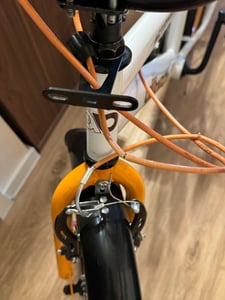 Actionbikes Kinderfahrrad Timson 16 Zoll | Kinder Fahrrad - V-Brake Bremsen - Kettenschutz - Fahrradständer - Fahrradkorb - 4-7 Jahre (Orange/Weiß) Kunden-Foto 2