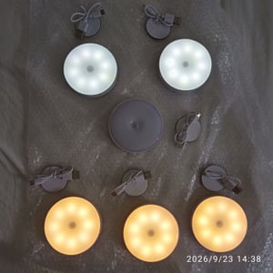3 Stück LED Sensor Nachtlicht (warmweißes Licht), LED Bewegungsmelder Nachtlicht 2 Modi mit USB wiederaufladbar für Treppe, Küche, Schrank, Flur, Schlafzimmer Kunden-Foto 1