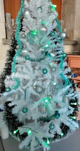 COSTWAY 240cm albero di Natale artificiale con 1138 punte, aghi in PVC e supporto in metallo, albero di Natale ideale per casa, ufficio e negozi, bianco Foto del cliente 2