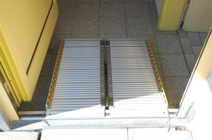 TRUTZHOLM Rollstuhlrampe klappbar Länge 91 cm Traglast 272 kg Alu Auffahrrampe mit Tragegriff Kunden-Foto 1