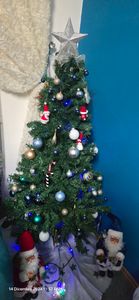1.5m Weihnachtsbaum, Tannenbaum Künstlich mit 520 Zweige Verschlüsseltes Laub Stabiler Metallsockel Leicht Zu Montieren, für Innen- und Außenbereiche Kunden-Foto 3