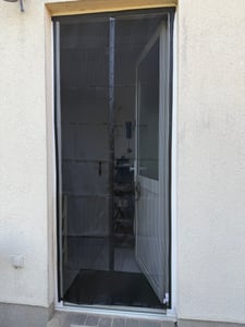 Sekey Fliegengitter Tür Magnet Balkontür, Insektenschutz tür 130x220cm, Katzensicher, Langlebig, Geruchsfrei und Ungiftig, Schwarz Kunden-Foto 7