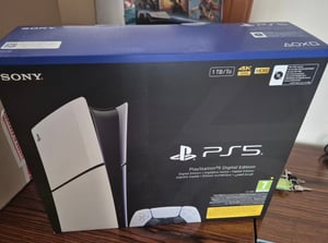 Sony Interactive Entertainment PlayStation 5 Slim Digital Edition, PlayStation 5, Schwarz, Weiß, 16384 MB, GDDR6, 448 GB/s, AMD Kunden-Foto 2