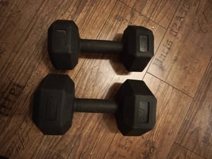 TREX SPORT Kurzhanteln Hanteln Set 2x8kg TX-008CD | Kunststoff Hexagon Dumbbell für Krafttraining | sechseckige Anti-Roll Form, ergonomischer Griff Kunden-Foto 5