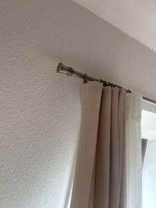 LOFT Jednořadá garnýž 140 cm 19 mm kovová záclonová tyč CAPRI, kroužky s žabkami, montážní sada, antická zlatá Fotografie od zákazníka č. 2