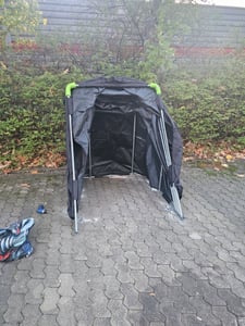 SucceBuy Skladací garáž pre motocykel so zámkom, 2790 x 1095 x 1600 mm, odolný proti poveternostným vplyvom, vyrobený z 600D oxfordskej tkaniny, kryt na motocykel s vetracími oknami, čierny Fotografia od zákazníka č. 1