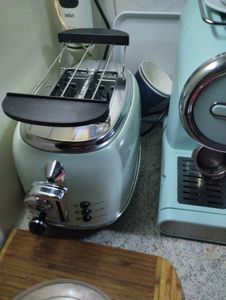 Korona 21666 Toaster | 2 Scheiben | Creme | Röstgrad-Anzeige | auftauen | rösten | aufwärmen | 810 Watt | Brötchen-Aufsatz | Krümel-Schublade | Brotscheiben-Zentrierung, 2 Scheibe(n), Schwarz, Cremefarben, Tasten, Retro, 815 W, 1 m Kunden-Foto 1
