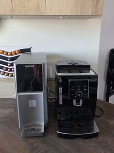 Impianto di osmosi da tavolo Hydrofast W100 | con riscaldamento istantaneo | 8 livelli di temperatura | Filtrazione a osmosi inversa a 6 stadi e UV | Scegli il colore: argento Foto del cliente 2