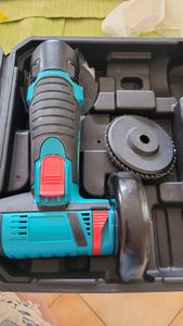 Mini Winkelschleifer, 12V Akku-Winkelschleifer mit 2 × 1500Mah Batterien, 4 Trennscheiben, 2 Metallschneidräder, 1 Schleifscheibe, 1 Ladegerät Kunden-Foto 2