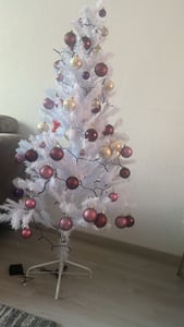 COSTWAY 240cm albero di Natale artificiale con 1138 punte, aghi in PVC e supporto in metallo, albero di Natale ideale per casa, ufficio e negozi, bianco Foto del cliente 4