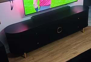 Merax TV-Schrank mit 3D-Wellenstruktur, Modernes Lowboard mit Schubladen und Doppeltüren,Wohnzimmerschrank TV-Möbel aus MDF mit Kabeldurchlass, Weiß Kunden-Foto 2