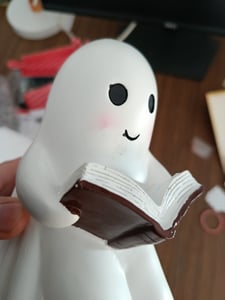 Halloween Geisterstatue Nachtlicht,Niedliche Bücher Geisterleselampe,Halloween-Dekoration,3D-LED-Nachtlicht für Schlafzimmer,Party,Regal (Groß-21cm) Kunden-Foto 8