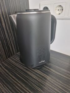 LEHMANN Elektrischer Wasserkocher 2200W 1,7L – LED-Licht, doppelwandig, Abschaltautomatik, 360° Basis, Überhitzungsschutz, BPA-frei, Edelstahl Kunden-Foto 2