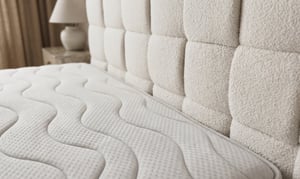 Chilly Möbel Design Lit Cube - Lit rembourré géométrique avec rangement, sommier et cadre en métal 160x200 cm / Bouclé / Marron Photo du client 1