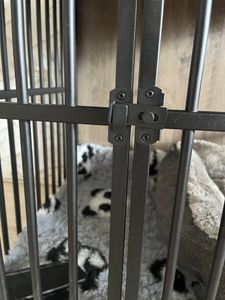 Feandrea Hundekäfig Möbel, Hundebox, moderne Hundehütte indoor für Hunde bis zu 32 kg, hochbelastbar, geschlossener Boden, 2 Türen, greige Kunden-Foto 4