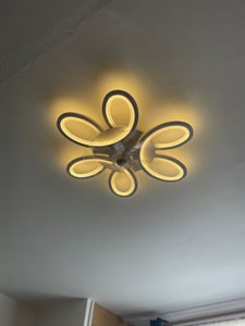 Modernes LED Ventilator Deckenlampe Weiß, Leiser, Sommer-/Winterbetrieb, APP & Fernbedienung, 6 Geschwindigkeiten, Dimmbar, Kinderzimmer geeignet. Kunden-Foto 1