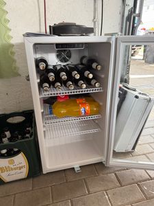 PKM GKS90CW Flaschenkühlschrank Getränkekühlschrank, Display & Touch Control, LED-Beleuchtung, 89 Liter Kunden-Foto 2