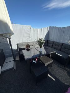 Juskys Polyrattan Lounge Manacor - Sofa, Tisch, Hocker & Kissen inkl. Abdeckung - Grau-meliert & Grau Kunden-Foto 7