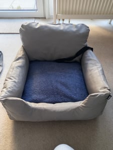 tectake® Hundeautositz Milow mit Sicherheitsleine und 2 Befestigungsgurten, längenverstellbar 55 x 50 x 29 cm Kunden-Foto 1