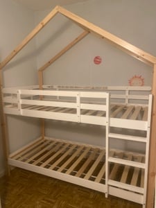 Flieks Etagenbett mit Rausfallschutz, Kinderbett mit Rutsche und Leiter, Hochbett mit Lattenrost, Hausbett Massivholzbett Stockbett 90x200cm, Weiß Kunden-Foto 2