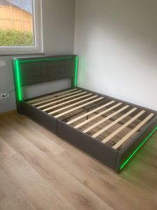 CDGlobal letto imbottito 140x200cm con USB e prese, letto per ragazzi letto matrimoniale con 4 cassetti, letto contenitore letto in legno massiccio con LED/tipo C e rete a doghe, lino, grigio Foto del cliente 3