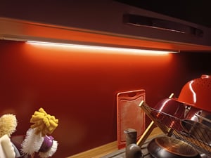 Oktaplex lampe sous plan cuisine dimmable avec capteur 90cm aluminium blanc chaud Photo du client 1