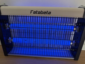 FATABETA Insektenvernichter Elektrisch Stark, 3500V Elektrischer Insektenfalle Mückenlampe mit UV Licht Keine Giftigen Chemikalien Effektive Reichwe Kunden-Foto 6