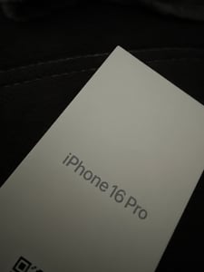 Apple iPhone 16 Pro 128GB Desert Titanium 6.3" iOS Foto del cliente 2