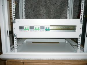 Spannungsverteilerschrank RACK 19 Zoll 3U/60/22xS DIN TS35/TH35 Schwarz Stalflex Kunden-Foto 2