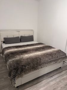 Letto imbottito UnboxG 160x200cm con funzione di ricarica (USB&Typ-c), cassetti, letto giovanile letto matrimoniale con rete a doghe e contenitore, letto contenitore con LED, velluto, beige Foto del cliente 1