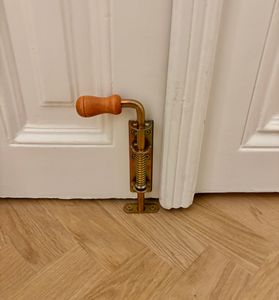 KOTARBAU® Pružinová závora 100 mm Závora Grendel Pozinkovaná nerezová ocel Dřevěná rukojeť Odolná proti povětrnostním vlivům Se závěsem Závora brány Fotografie od zákazníka č. 1