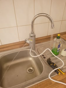 Vayox Küchenarmatur-Durchlauferhitzer Badezimmer-Wasserhahn-Warmwasserbereiter VA0203 | Anzeige | 3000W | Weiß Kunden-Foto 6