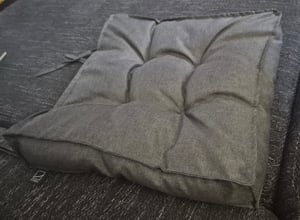 Domarex Gartenstuhlkissen COMO 45x45x9 cmm - Öko-Leinen -  Wasserdichtes Kissen für den Gartenstuhl Sitzkissen an Stuhl fesselt - Kunden-Foto 1
