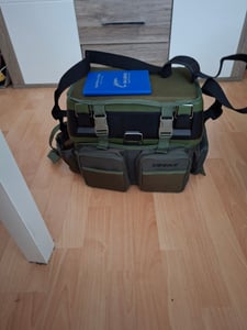 Premium Rucksackbox 40x29x32 cm, Sitz- und Zubehör-Box mit Rucksacksystem, gepolsterter Sitzfläche Kunden-Foto 1