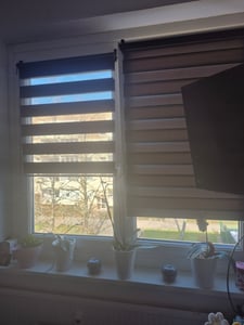 Sonello Doppelrollo Klemmfix ohne Bohren Duo Rollo Klemmrollo Sonnenschutzrollo Fensterrollo für Fenster & Türen Zebrarollo Seitenzugrollo 65cm x 130cm Anthrazit Kunden-Foto 3