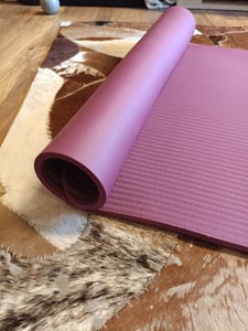 Hop-Sport Gymnastikmatte 190 x 60 cm x 1 cm, Sportmatte - gelenkschonend & rutschfest, Fitnessmatte aus NBR-Schaumstoff  + Tragegurt- Meeresfarbe Kunden-Foto 5